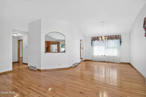 Living - 8 Dalton Ct, Delmar, NY 12054 photo 4 of 4