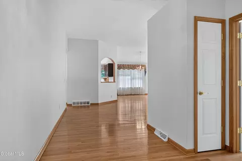 Entry Way - 8 Dalton Ct, Delmar, NY 12054 photo 3 of 4