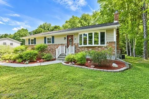 17 Apple St, Ballston Spa, NY 12020