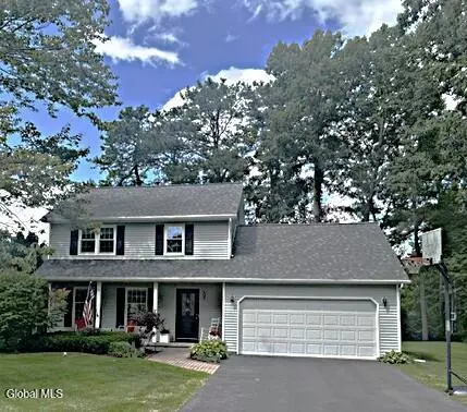 33 Maple Dr, Queensbury, NY 12804