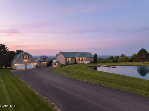 127 Firefly Meadow Rd, Fultonville, NY 12072