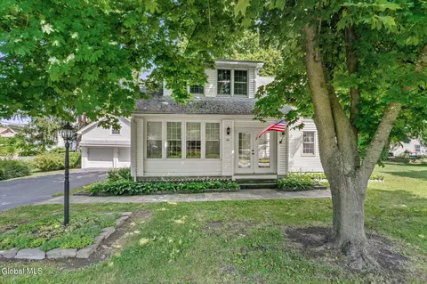 20 Slingerland Ave, Clarksville, NY 12041