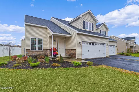 33 Paar Way, Mechanicville, NY 12118
