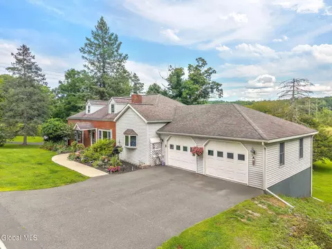 748 Old Best Rd, West Sand Lake, NY 12196
