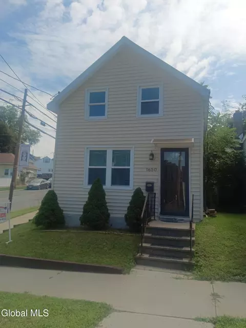 1650 2nd St, Rensselaer, NY 12144