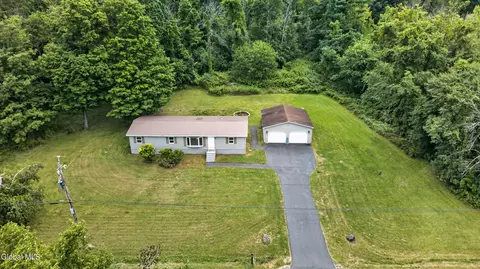 683 Knickerbocker Rd, Schaghticoke, NY 12154