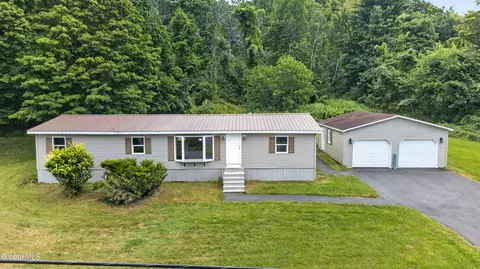 683 Knickerbocker Rd, Schaghticoke, NY 12154