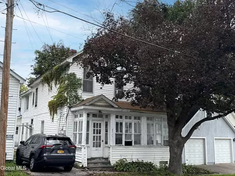 103 Glebe St, Johnstown, NY 12095