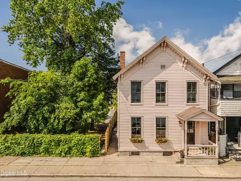 225 Robinson St, Hudson, NY 12534