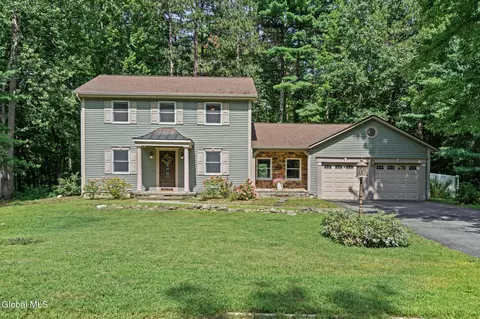 3 Woodmint Pl, Malta, NY 12020