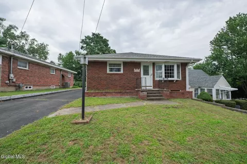 56 5 Braintree St, Albany, NY 12205