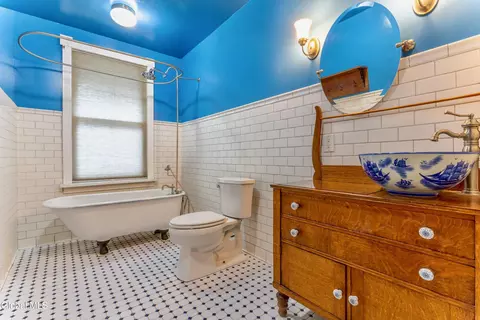 Bath - 6 Morris Ave, Schenectady, NY 12308 photo 3 of 5
