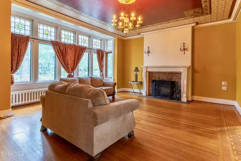 Living - 6 Morris Ave, Schenectady, NY 12308 photo 1 of 2
