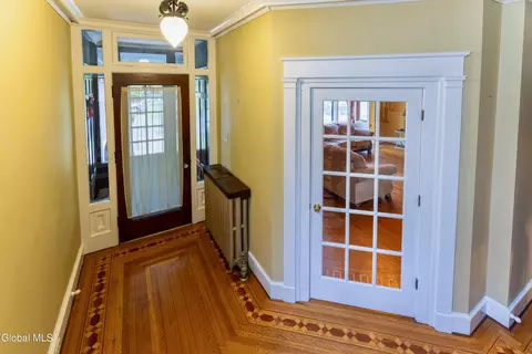 Entry Way - 6 Morris Ave, Schenectady, NY 12308 photo 2 of 6
