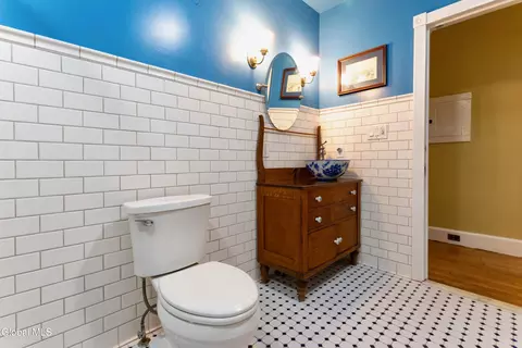 Bath - 6 Morris Ave, Schenectady, NY 12308 photo 4 of 5