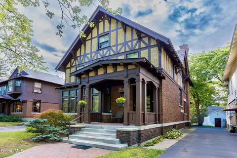 Exterior - 6 Morris Ave, Schenectady, NY 12308 photo 2 of 10