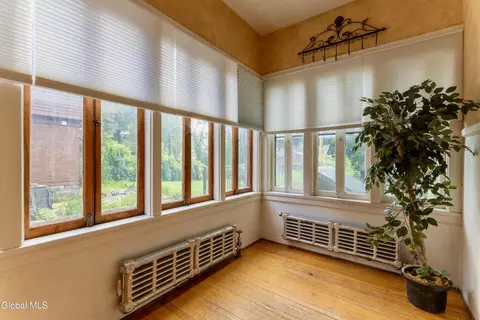 Exterior - 6 Morris Ave, Schenectady, NY 12308 photo 5 of 10