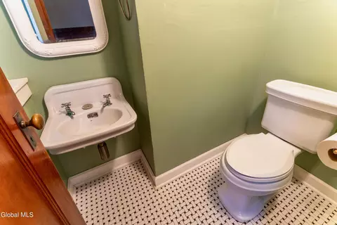 Bath - 6 Morris Ave, Schenectady, NY 12308 photo 1 of 5