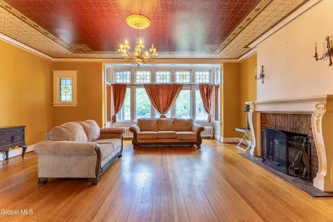 Living - 6 Morris Ave, Schenectady, NY 12308 photo 2 of 2