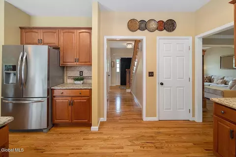 Entry Way - 40 Willow Dr, Delmar, NY 12054 photo 2 of 3