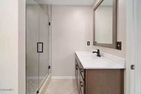 Bath - 40 Willow Dr, Delmar, NY 12054 photo 3 of 6