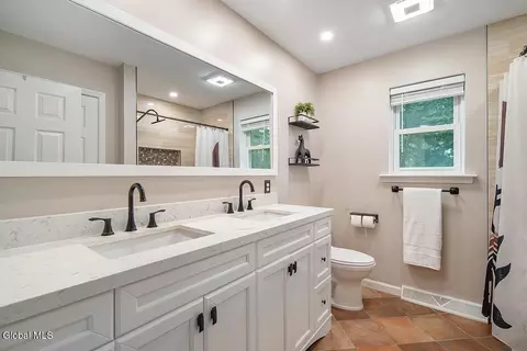 Bath - 40 Willow Dr, Delmar, NY 12054 photo 5 of 6