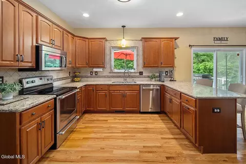 Kitchen - 40 Willow Dr, Delmar, NY 12054 photo 2 of 3