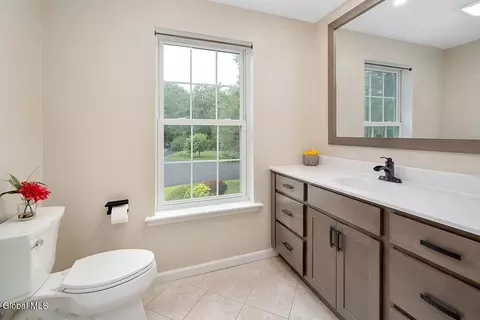 Bath - 40 Willow Dr, Delmar, NY 12054 photo 4 of 6