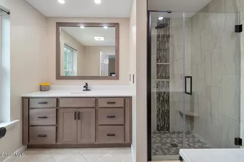 Bath - 40 Willow Dr, Delmar, NY 12054 photo 1 of 6