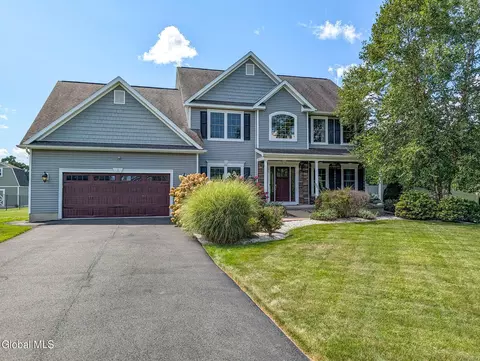 2 Haywood Ln, Rensselaer, NY 12144
