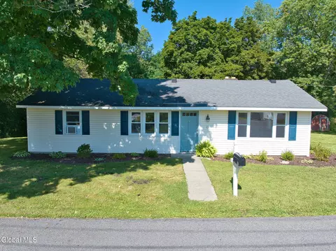 15 Renas Dr, Cohoes, NY 12047