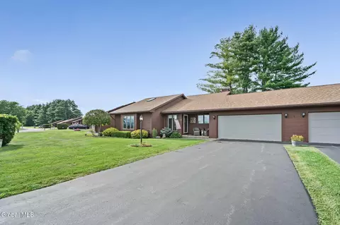 175 Country Club Ln, Fort Johnson, NY 12070
