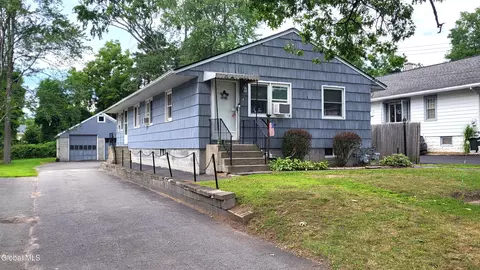 54 Mcnutt Ave, Albany, NY 12205
