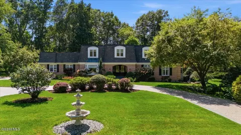 27 S Sheraton Ln, Queensbury, NY 12804