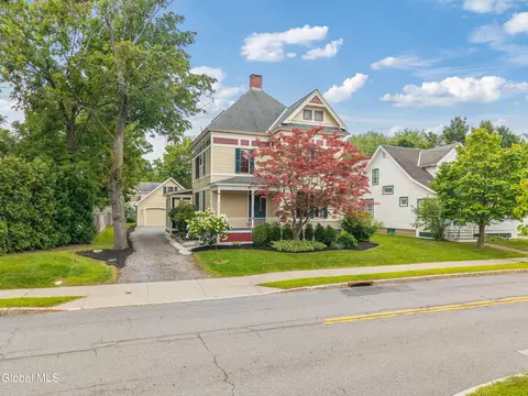 141 Main St, Altamont, NY 12009