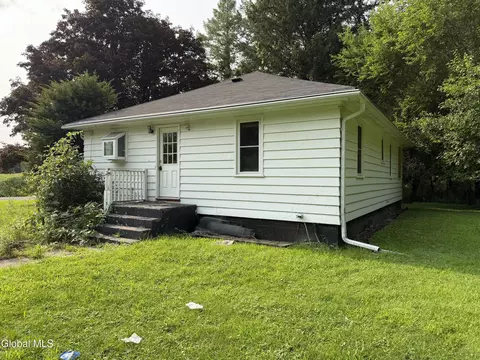1822 S Old Post Rd, Castleton On Hudson, NY 12033
