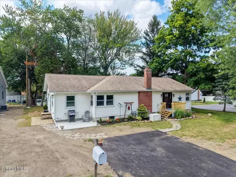55 Hunting Rd, Albany, NY 12205