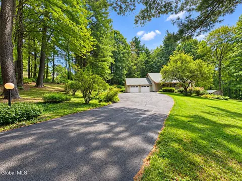 936 Ridge Rd, Broadalbin, NY 12025