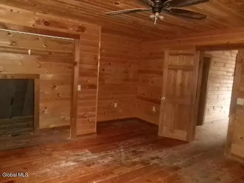Bedroom - 271 Hickey Rd, Hampton, NY 12837 photo 4 of 14