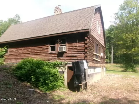 Exterior - 271 Hickey Rd, Hampton, NY 12837 photo 9 of 20
