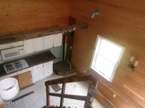 Entry Way - 271 Hickey Rd, Hampton, NY 12837 photo 9 of 9