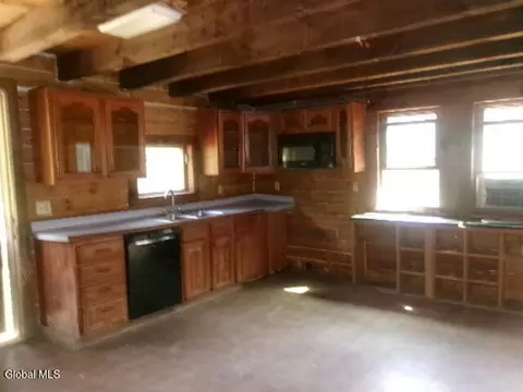 Kitchen - 271 Hickey Rd, Hampton, NY 12837 photo 3 of 5