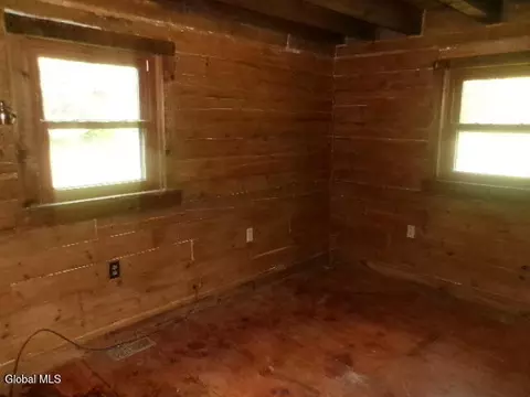 Bedroom - 271 Hickey Rd, Hampton, NY 12837 photo 9 of 14