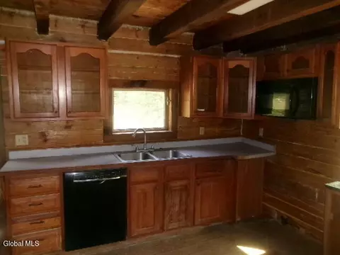 Kitchen - 271 Hickey Rd, Hampton, NY 12837 photo 1 of 5