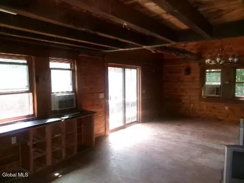 Living - 271 Hickey Rd, Hampton, NY 12837 photo 1 of 3