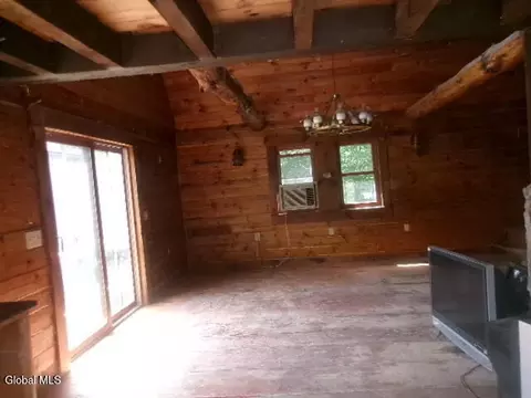 Living - 271 Hickey Rd, Hampton, NY 12837 photo 2 of 3