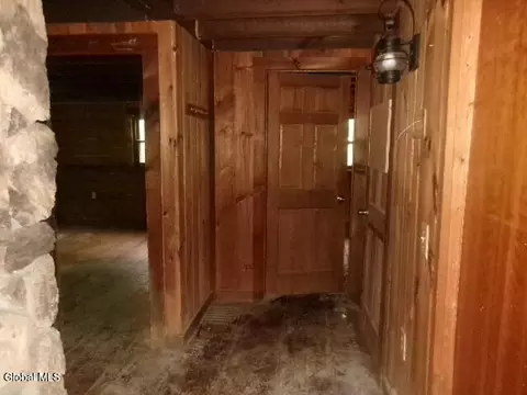 Entry Way - 271 Hickey Rd, Hampton, NY 12837 photo 6 of 9