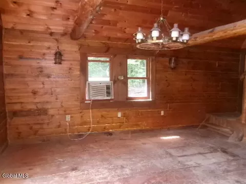Living - 271 Hickey Rd, Hampton, NY 12837 photo 3 of 3