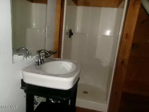 Bath - 271 Hickey Rd, Hampton, NY 12837 photo 4 of 5