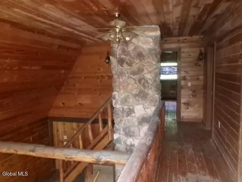 Entry Way - 271 Hickey Rd, Hampton, NY 12837 photo 1 of 9